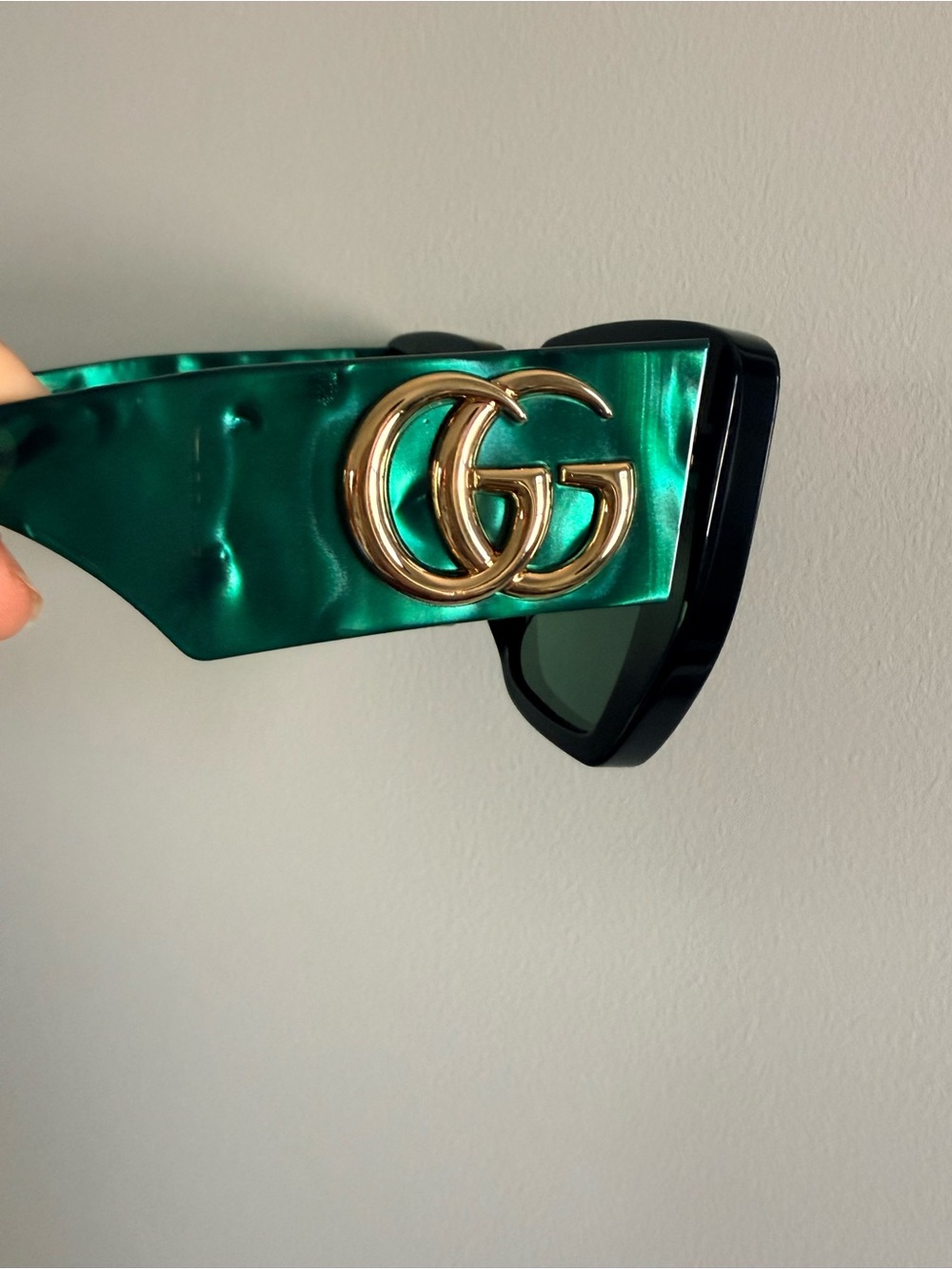 Gucci Shiny Emerald Green Shield Sunglasses Arm with Gold Logo NEW FULL SET